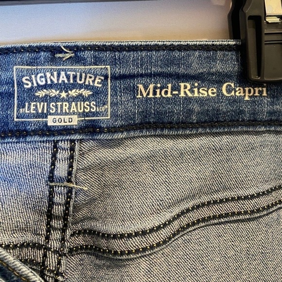 Signature by Levi Strauss Gold Label Mid-Rise Capri Blue Jeans Womens 12 W31 - Picture 4 of 6